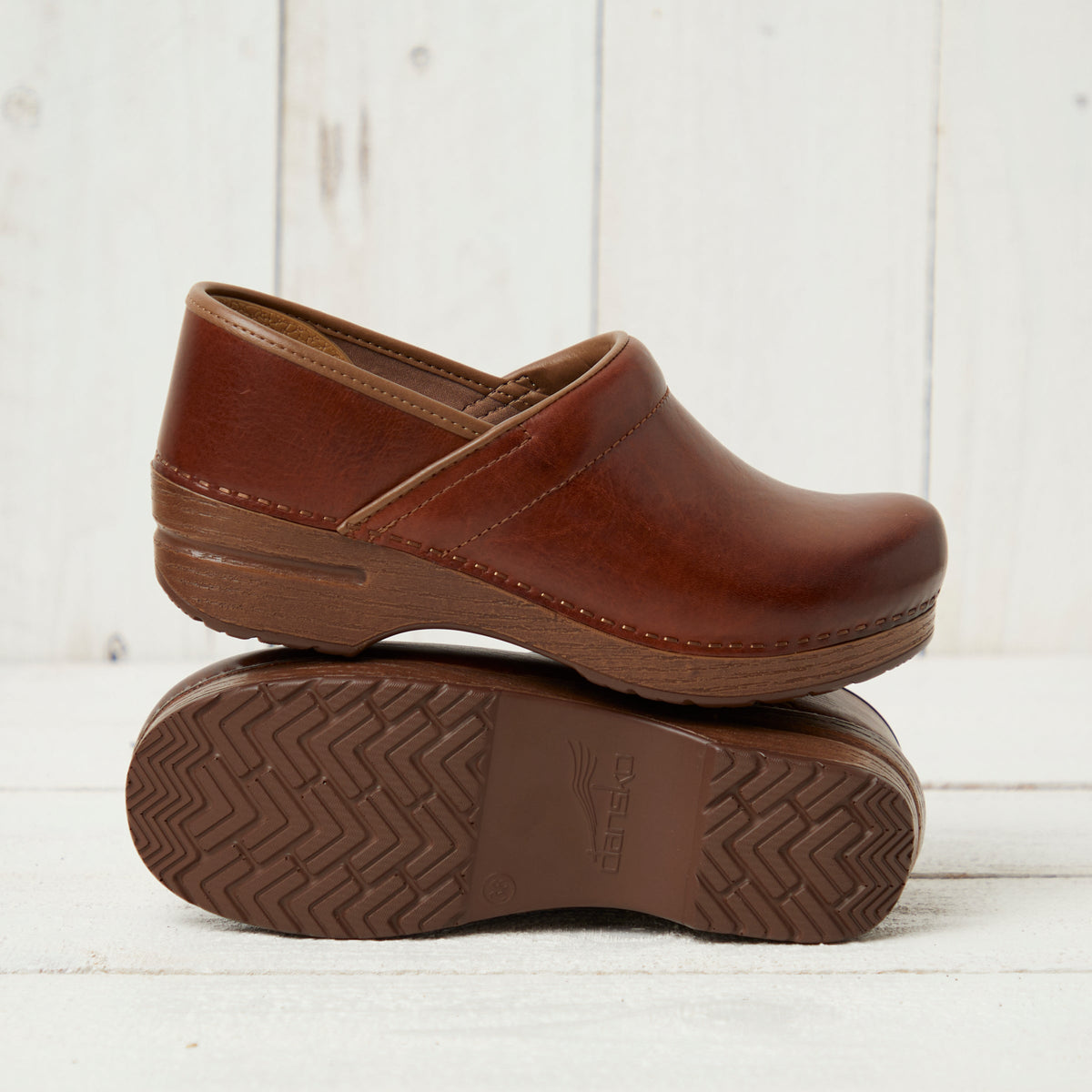 Professional Saddle Full Grain | Dansko Trending