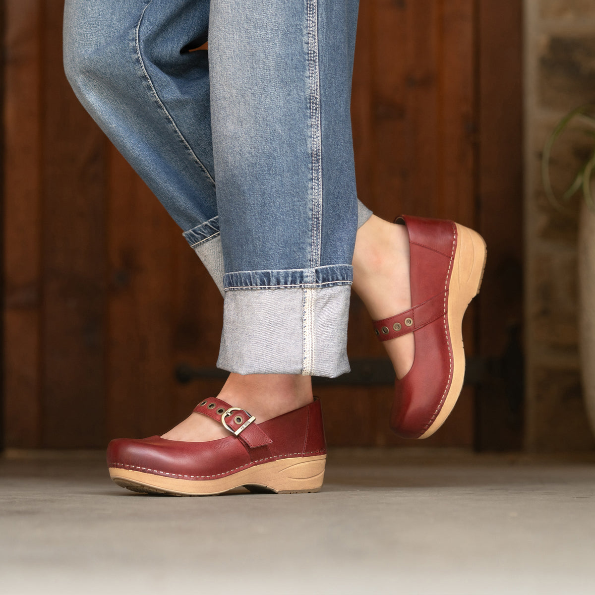 Wide XP 2.0 Mary Jane Clog Red | Dansko Classic