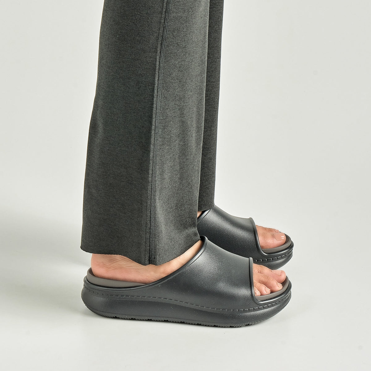 Devyn Black Molded | Dansko Signature