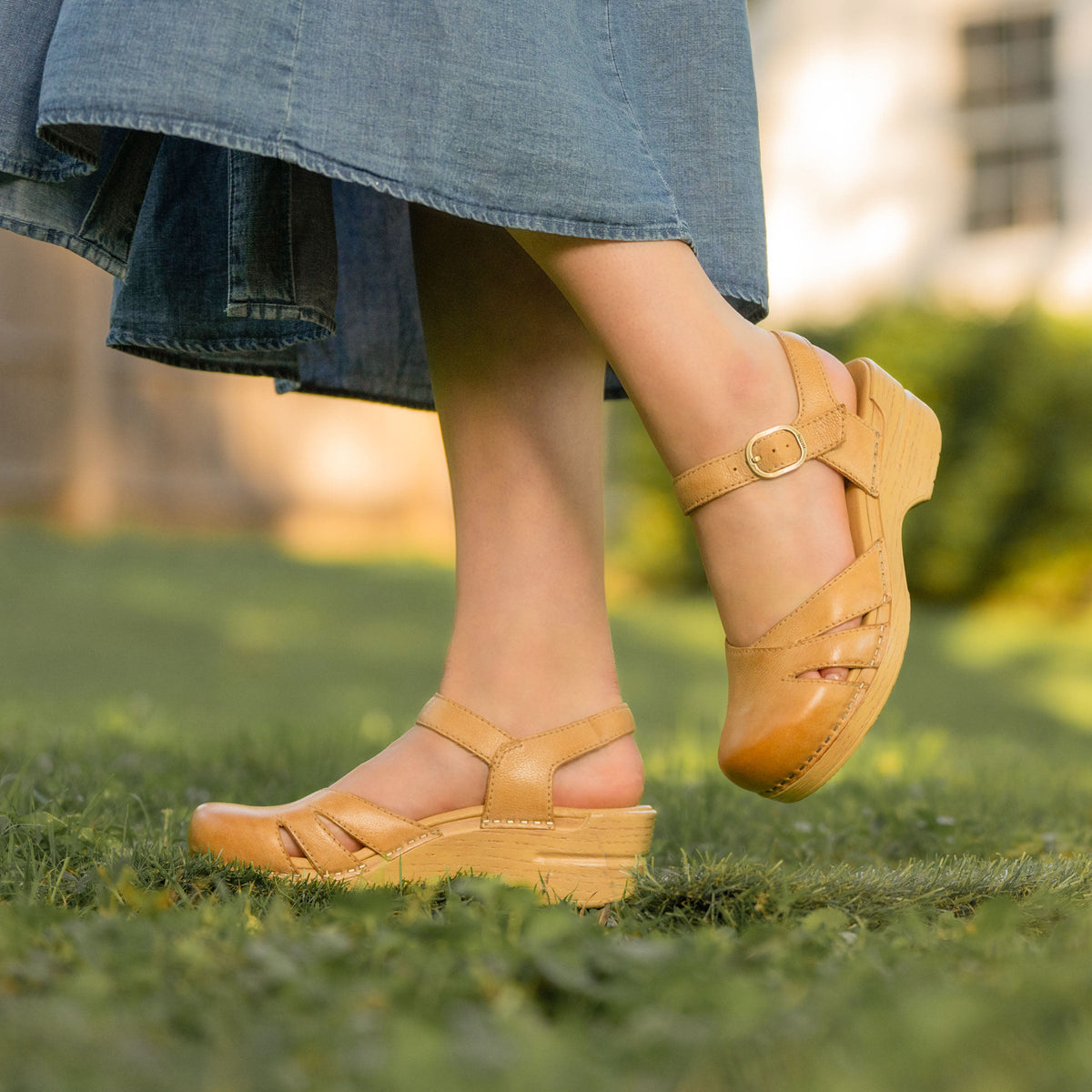 Margreta Honey Distressed | Dansko Value
