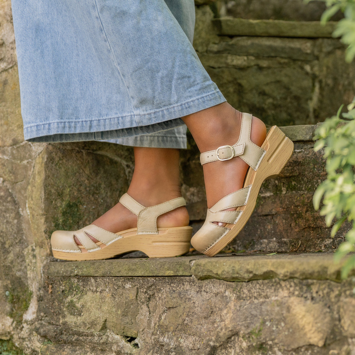 Margreta Biscotti Leather | Dansko Trending