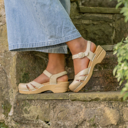 Margreta Biscotti Leather | Dansko Trending