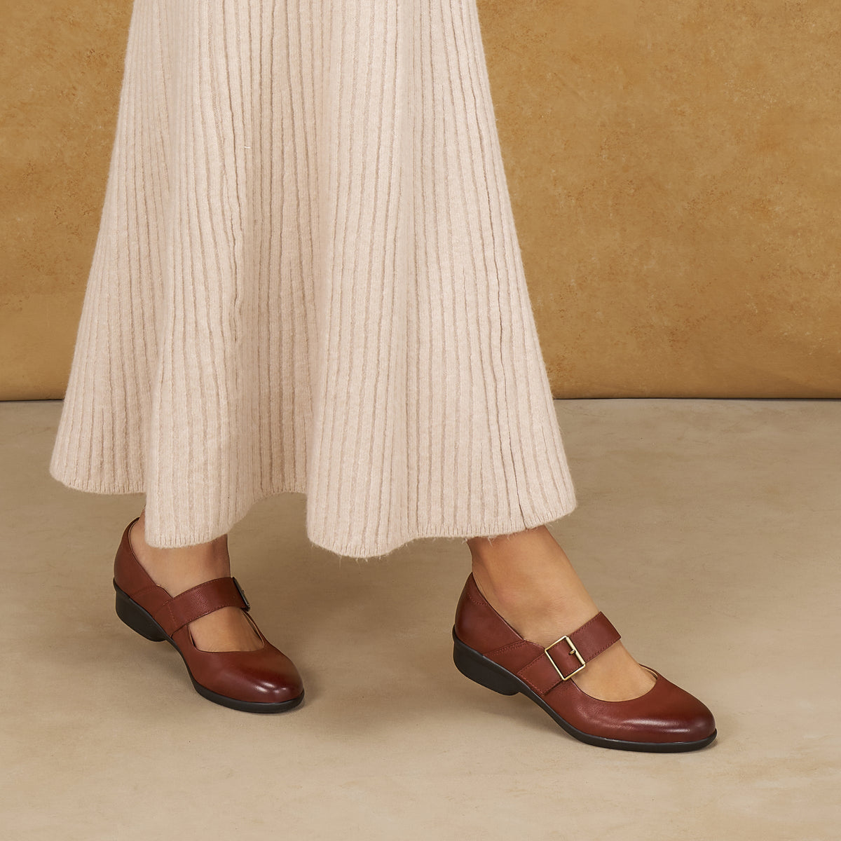 Collette Russet Burnished Nubuck | Dansko Classic