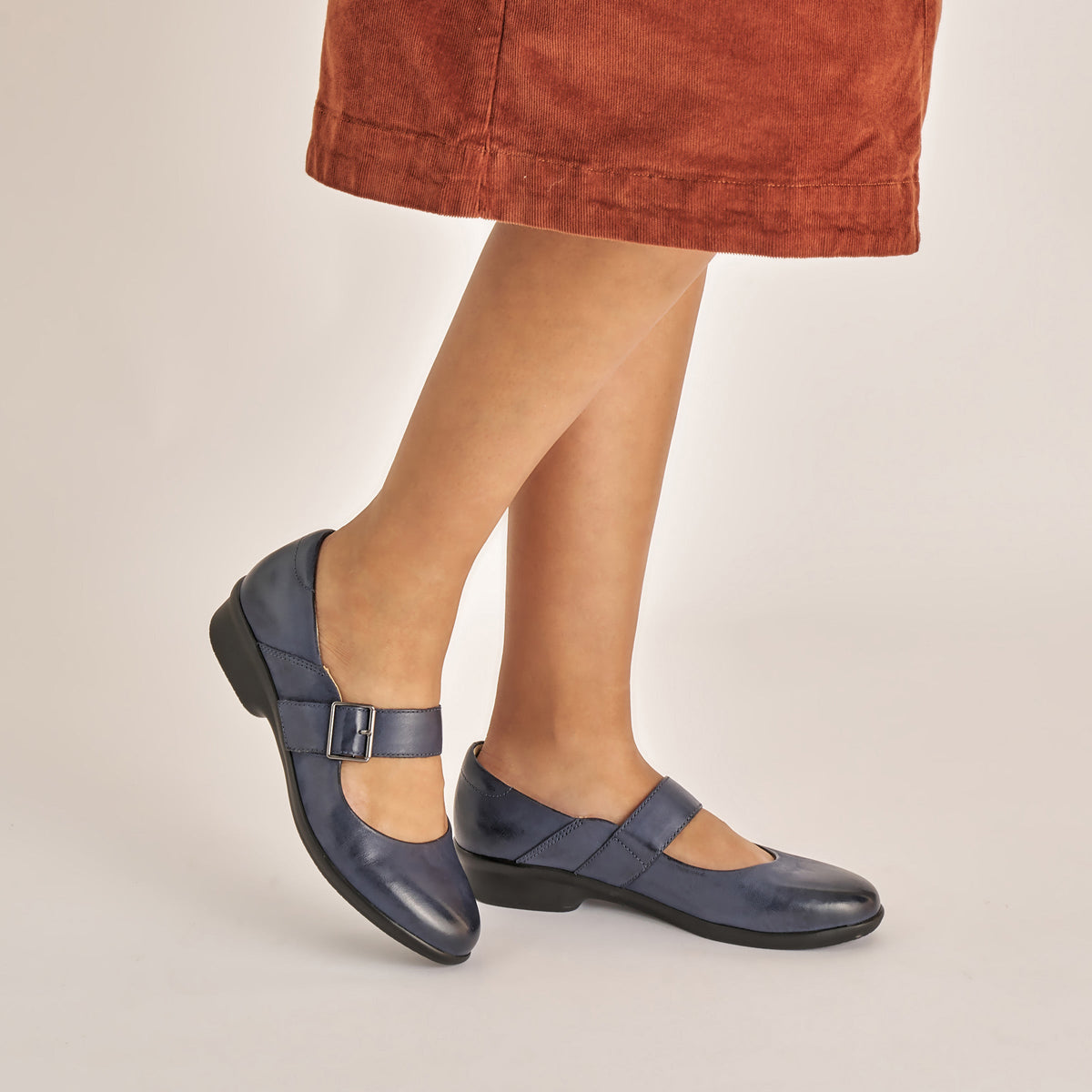 Collette Navy Burnished Nubuck | Dansko Smart Buy