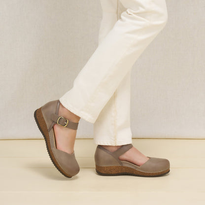 Mae Taupe Suede | Dansko Everyday