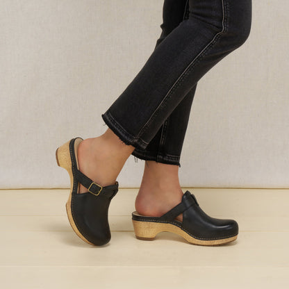 Leandra Black Leather | Dansko Premium