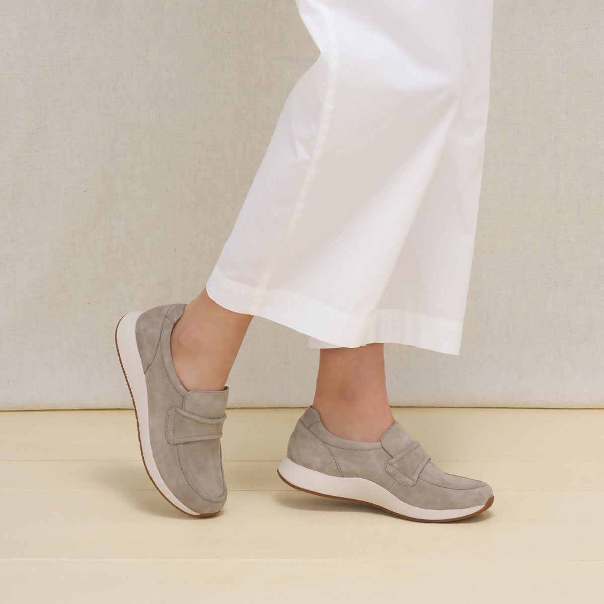 Clementine Light Grey Nubuck | Dansko Trending