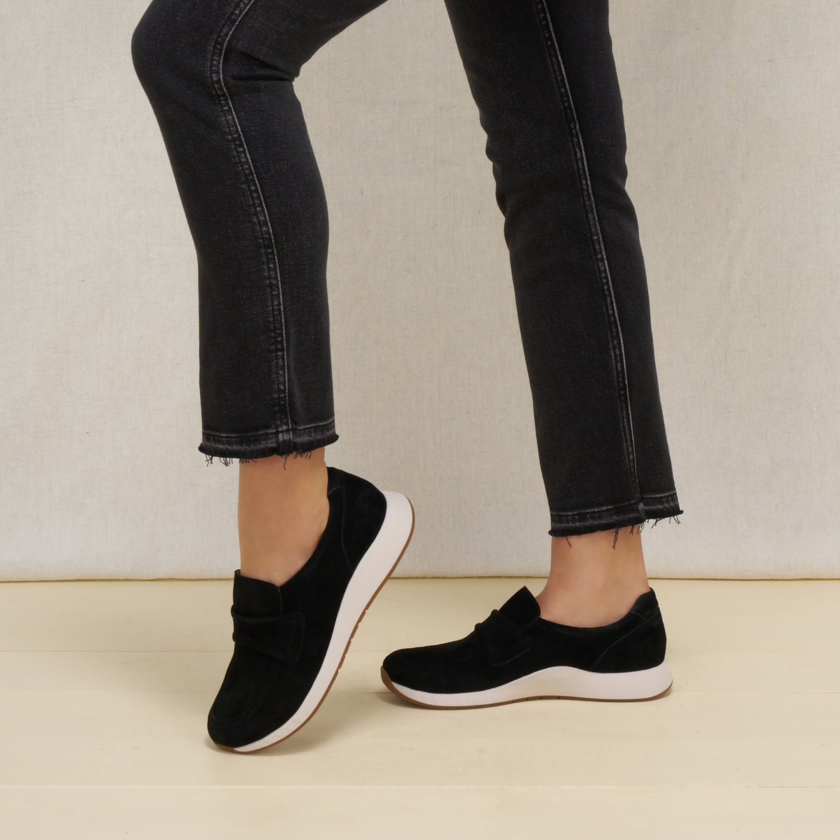 Clementine Black Nubuck | Dansko Premium