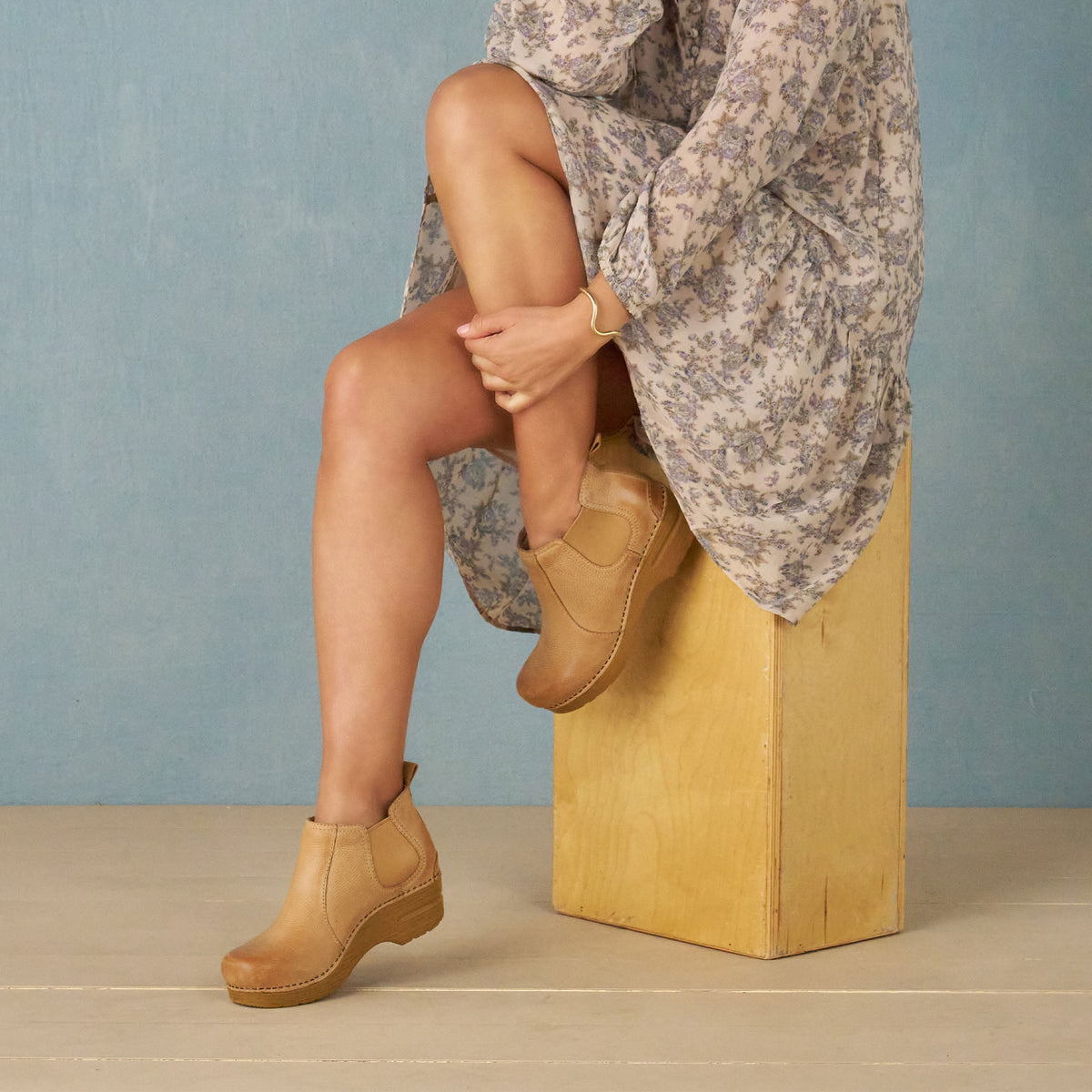Frankie Honey Distressed | Dansko Featured
