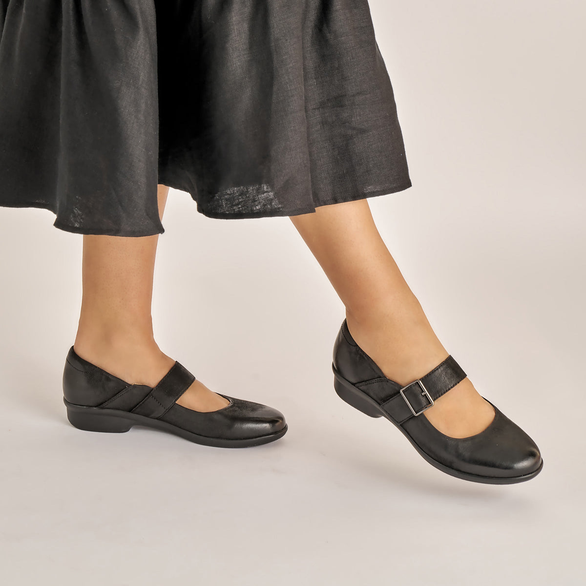 Collette Wide Black Burnished Nubuck | Dansko Top Pick
