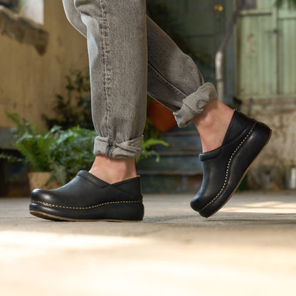 Platform Pro Black Burnished Nubuck | Dansko Signature