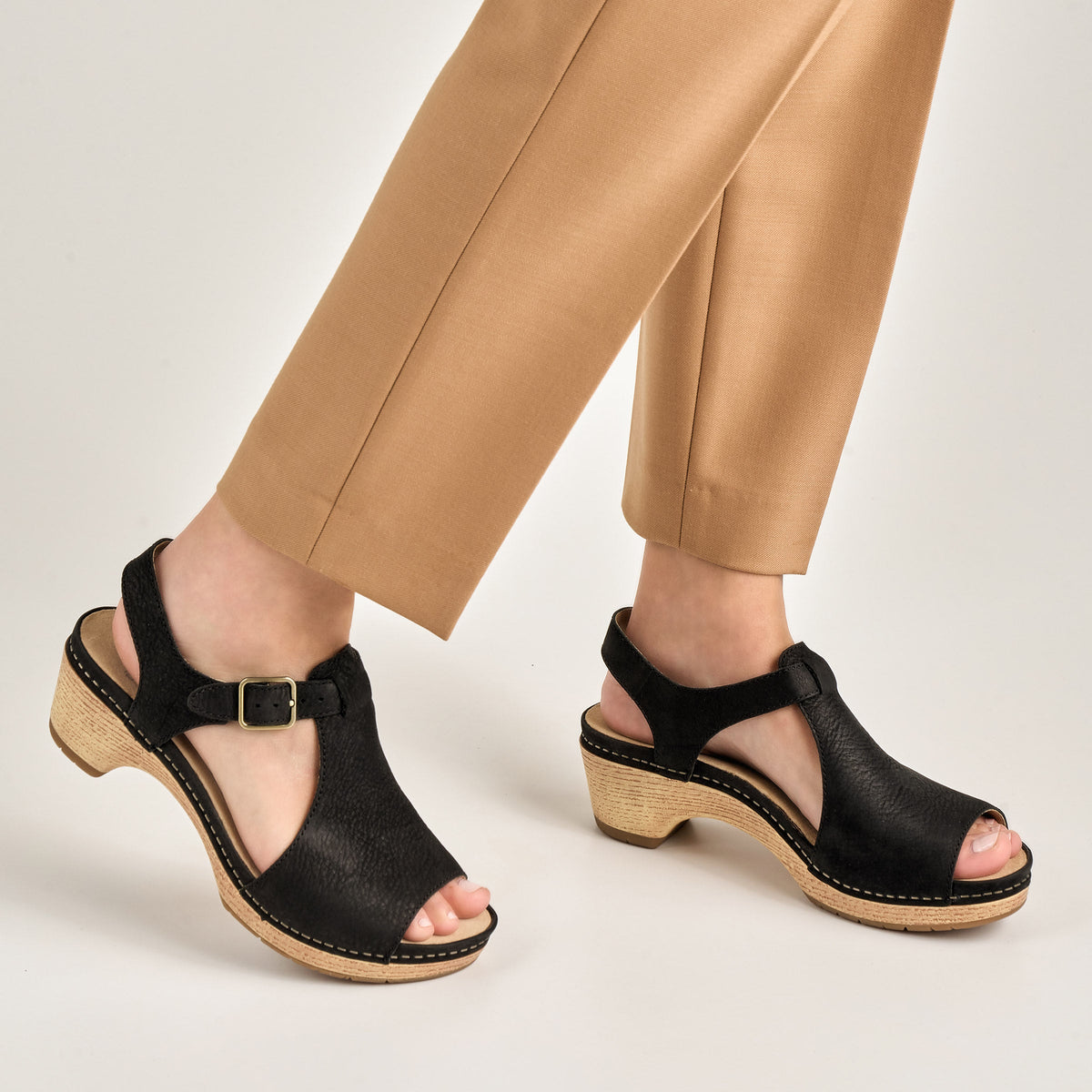 Laverne Black Milled Nubuck | Dansko Signature