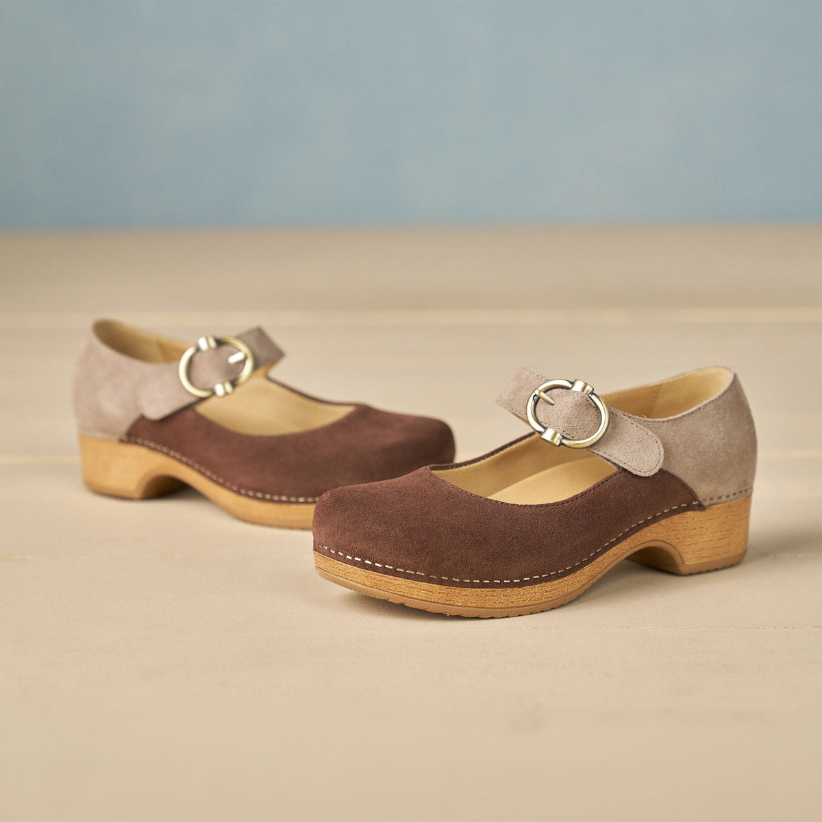 Bonny Mary Jane Chocolate/Taupe | Dansko Popular