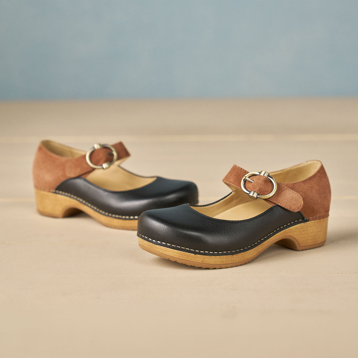 Bonny Mary Jane Black/Luggage | Dansko Exclusive