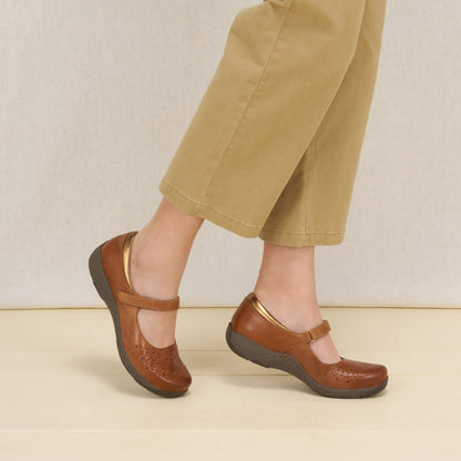 Stacy Toffee Leather | Dansko Everyday
