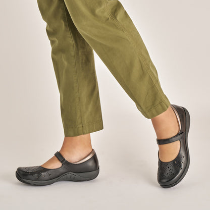 Stacy Wide Black Waxy Burnished | Dansko Sale