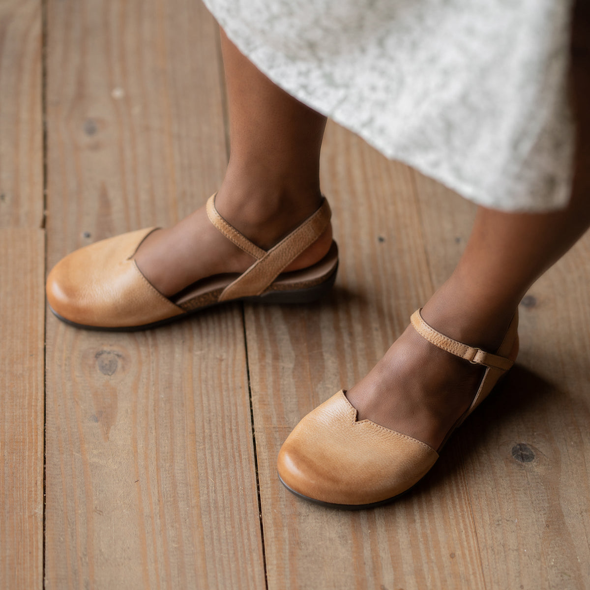 Rowan Wide Honey Distressed | Dansko Best Price