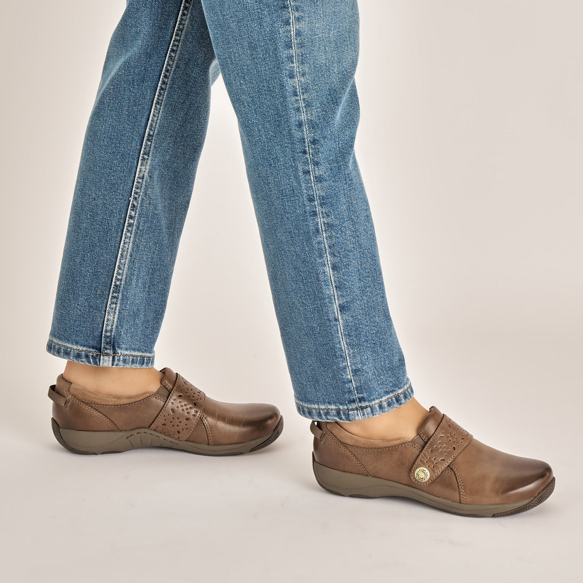 Sallie Stone Waxy Burnished | Dansko Signature