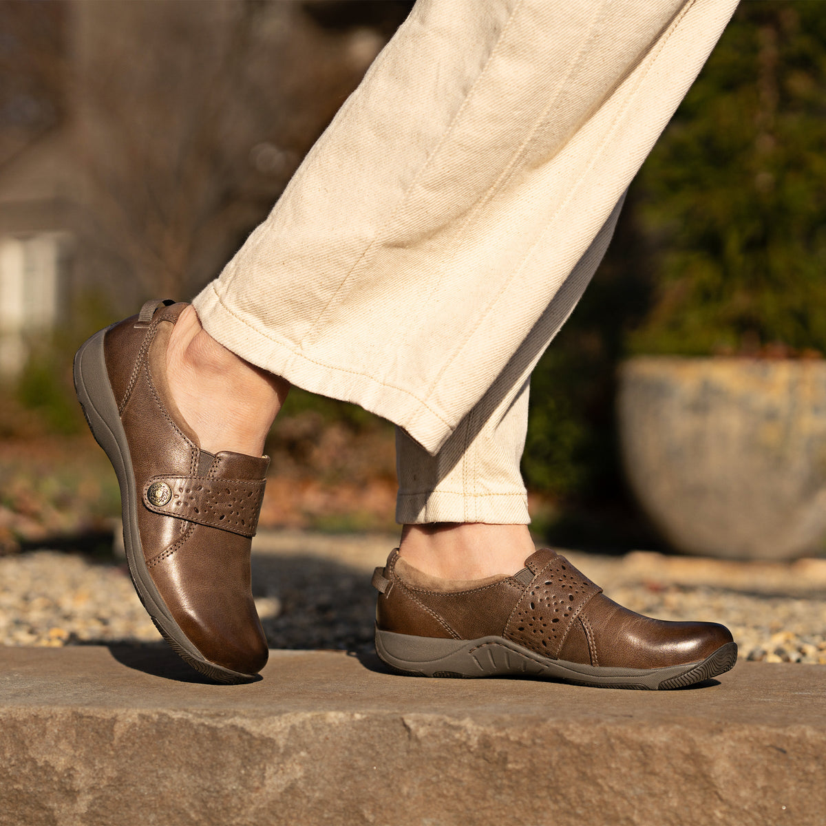 Sallie Stone Waxy Burnished | Dansko Signature
