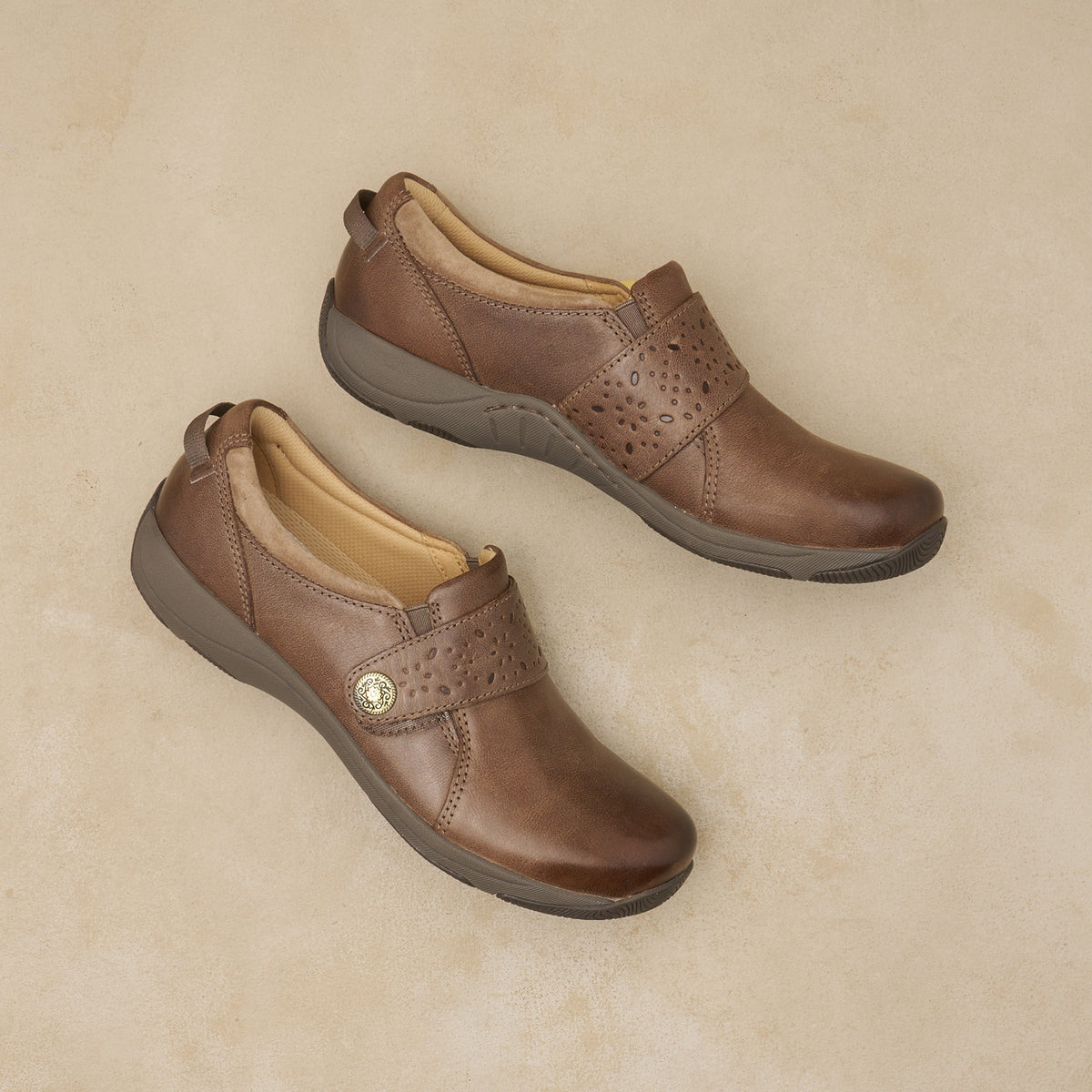 Sallie Stone Waxy Burnished | Dansko Signature