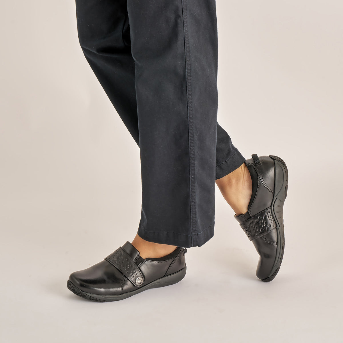 Sallie Black Waxy Burnished | Dansko Everyday