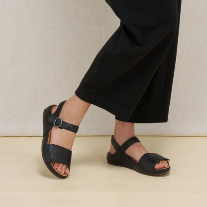 Tinsley Black Leather | Dansko Signature