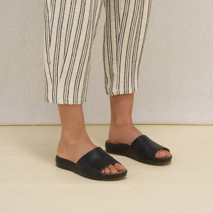 Twyla Black Leather | Dansko Everyday