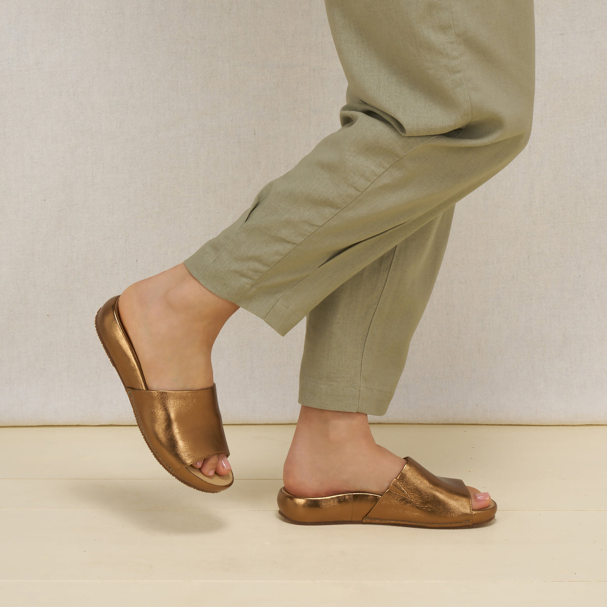 Twyla Bronze Metallic | Dansko New