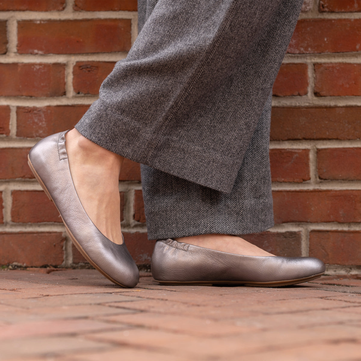 Mollie Pewter Metallic | Dansko Trending