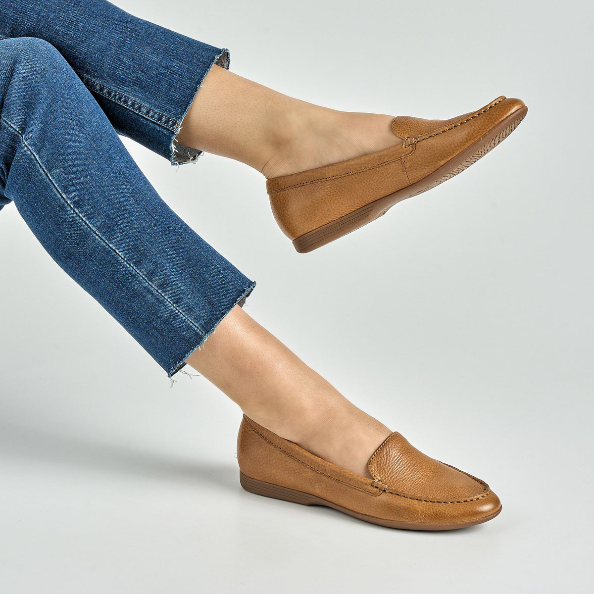Lorri Tan Waxy Milled | Dansko Signature