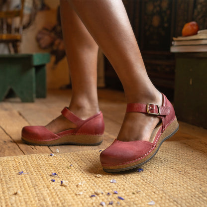 Mae Red Burnished Suede | Dansko Classic