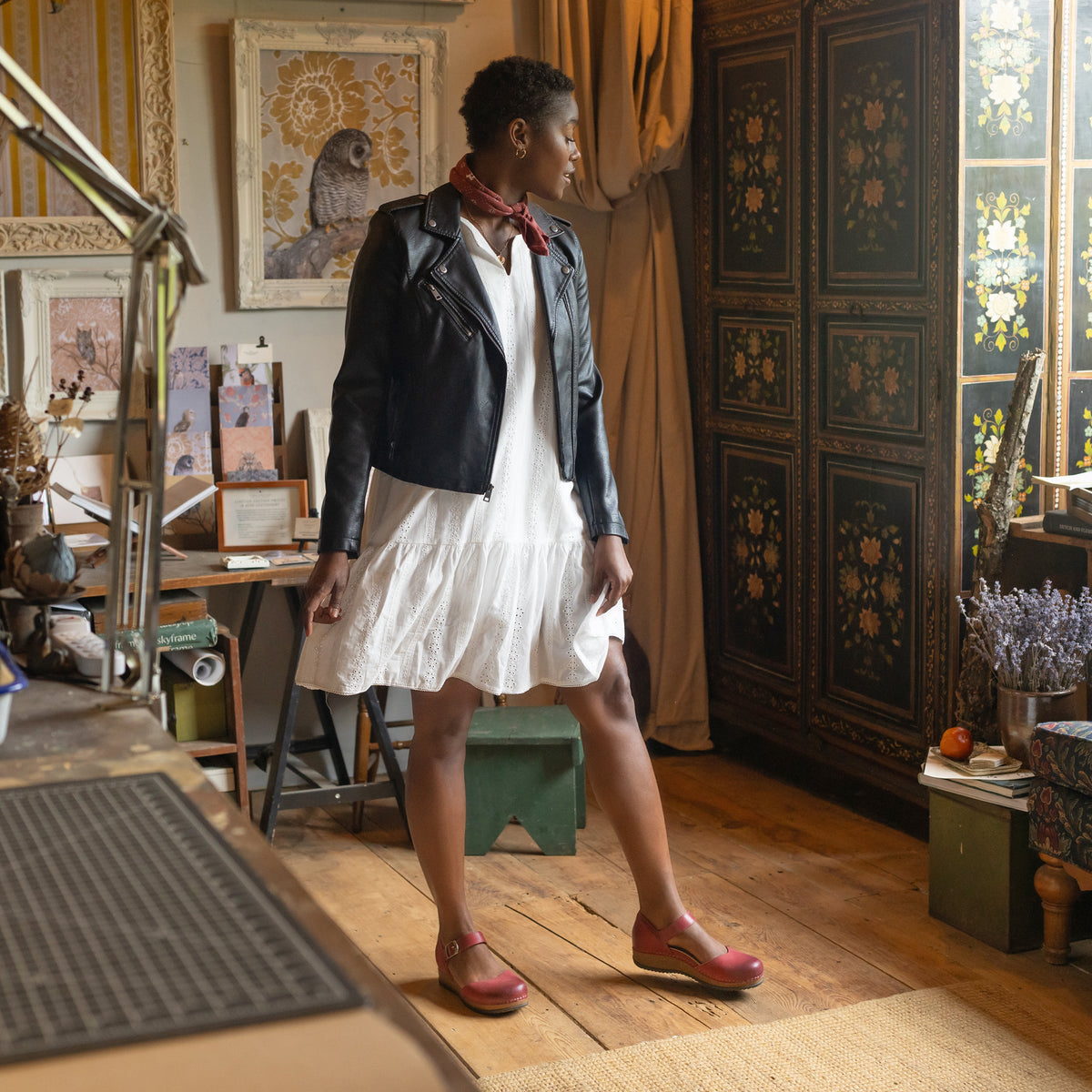 Mae Red Burnished Suede | Dansko Classic